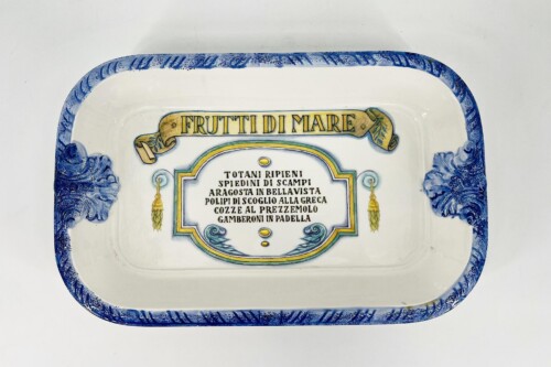 Oval ceramic serving dish with a blue decorative rim and a central label reading 'FRUTTI DI MARE' over a list of seafood dishes in Italian.